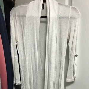 White three quarter sleeves sweater